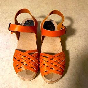 Beautiful Cape Clogs, NWOB🔥🔥sale